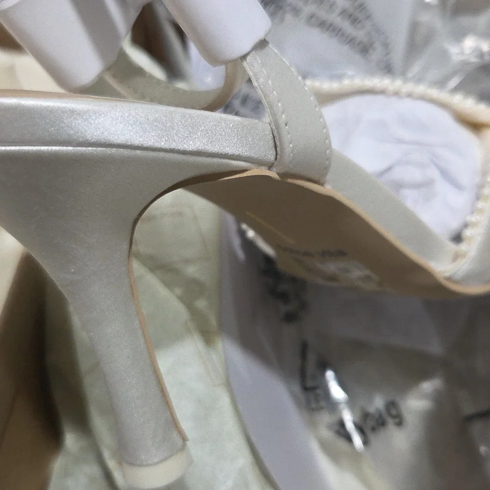 🤍🔹️Dolce Vita 🔹️white Vanilla Faux Pearls Satin Lunete  Heeled Sandals